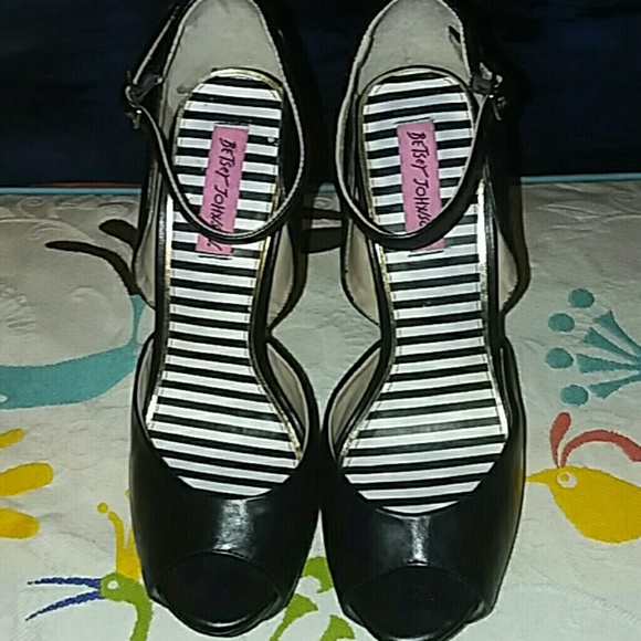 amazing black Betsey Johnson stilettos size 8 - Picture 2 of 5